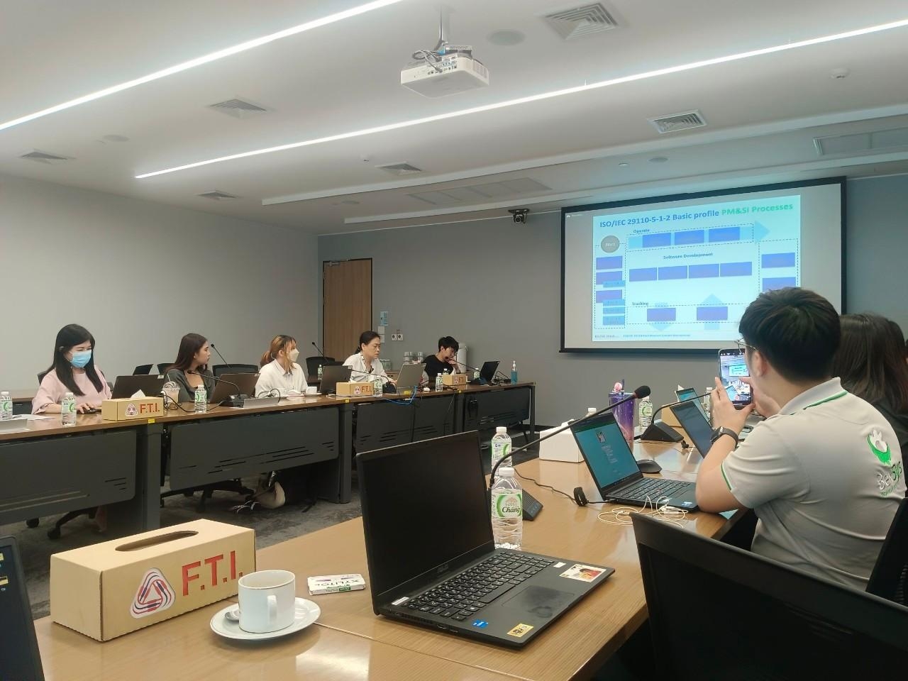 รูปภาพหลักที่เน้น